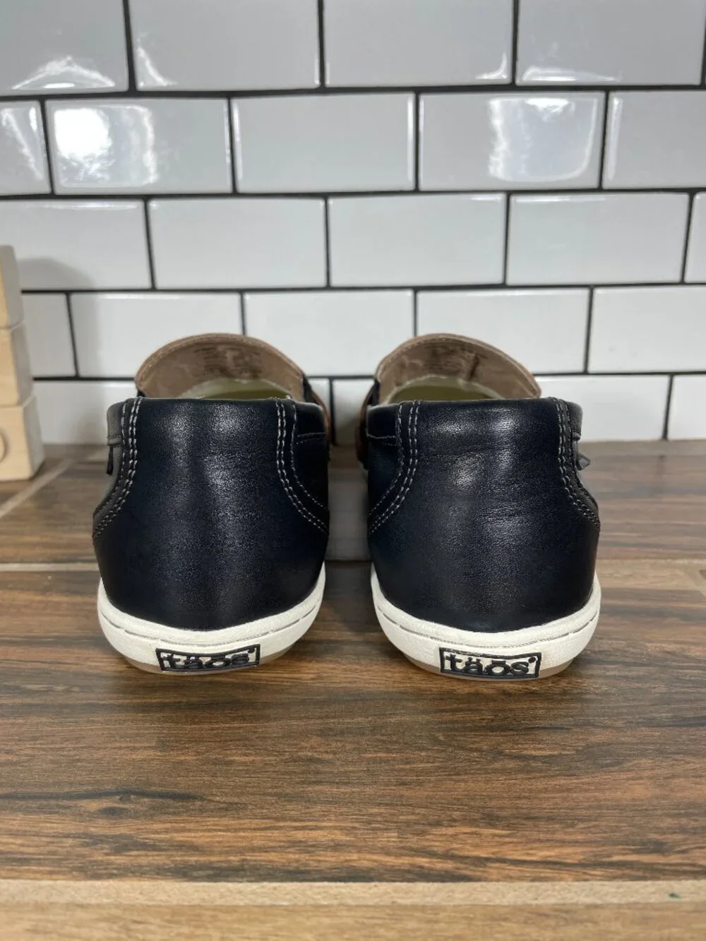 Taos Upward Shoes Womens Size 8 Black Tan Leather Slip On Comfort Loafers
